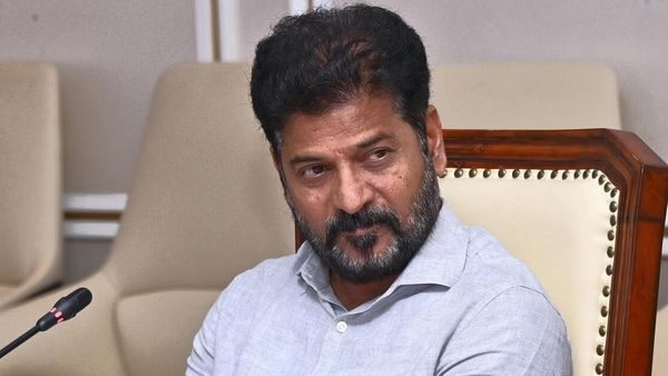 వైరల్ వీడియో : సీఎం రేవంత్‌కి బిగ్ షాక్.. ఇంటి కాంపౌండ్‌ను కూల్చిన అధికారులు..!