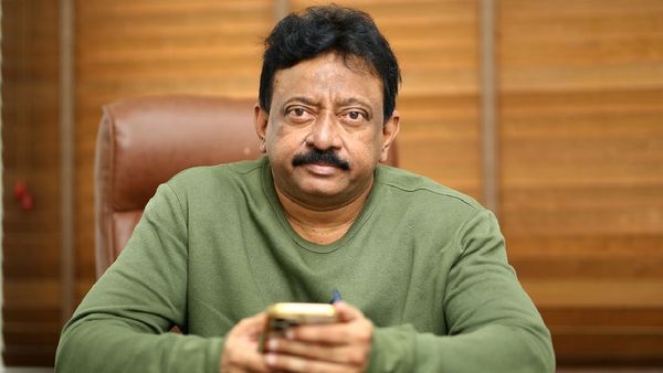 రాంగోపాల్ వర్మ లవ్ స్టోరీ లీక్.. కాల్ చేసి ప్రపోజ్ చేస్తే !