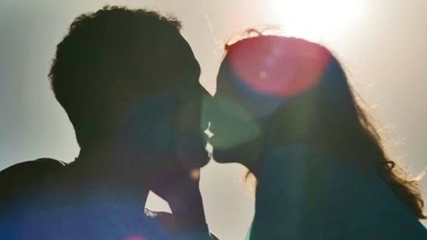 ముద్దు సీన్లు చేయాలంటే.. ఆ హీరోకి పెగ్గు లేకపోతే పని అవ్వదా ..!