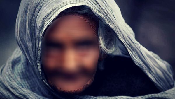 వృద్ధురాలు అని కూడా చూడకుండా..!!!