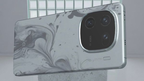 గేమింగ్ లవర్స్‌కి గుడ్ న్యూస్.. పిచ్చెక్కించే ఫీచర్స్‌తో iQOO 15 !!