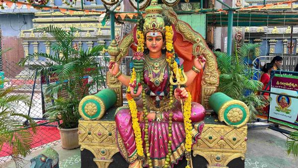 దేశవ్యాప్తంగా దేవి నవరాత్రి ఉత్సవాలు షురూ..!!