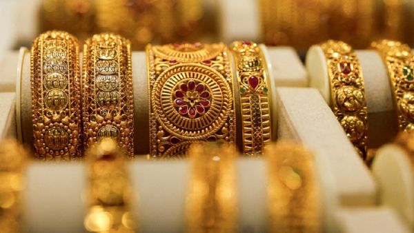 బంగారం ధరల్లో తగ్గుదల..10 గ్రాముల ధర ఎంతంటే..?