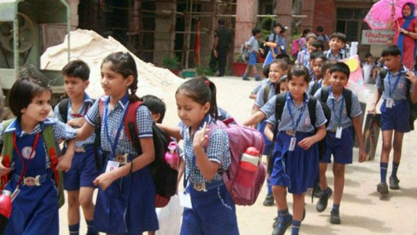 ఏపీలో స్కూళ్లు, కాలేజీలకు దసరా సెలవులివే..! మార్పుకు డిమాండ్లు..!