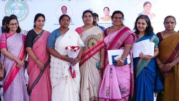 తెలంగాణా మహిళలకు మంత్రి సీతక్క శుభవార్త.. ఆ పెద్ద వ్యాపారాలు మీకే! 