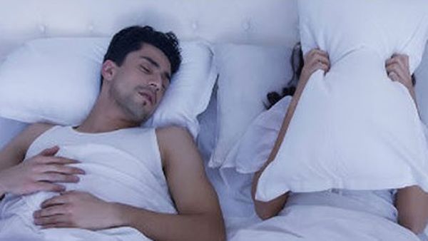 ఏ వైపున పడుకుంటే గుండెకు మంచిదో తెలుసా, గురక సమస్యకూ చెక్..!!