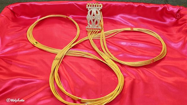 బంగారంతో నేశారు: శ్రీనివాసుడికి రూ.కోట్ల విలువ చేసే అపురూప కానుక