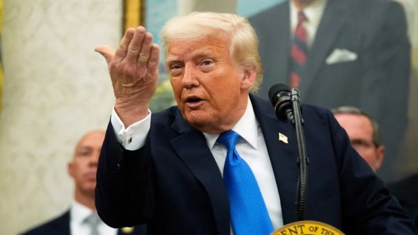 తృటిలో ప్రాణాపాయం నుంచి తప్పించుకున్న డొనాల్డ్ ట్రంప్