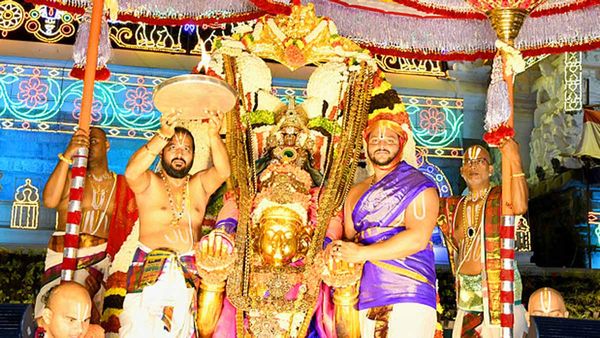  TTD: బ్రహ్మోత్సవాల వేళ దర్శనాలపై టీటీడీ కీలక ప్రకటన- గరుడ సేవ రోజున ప్రత్యేకంగా..!!