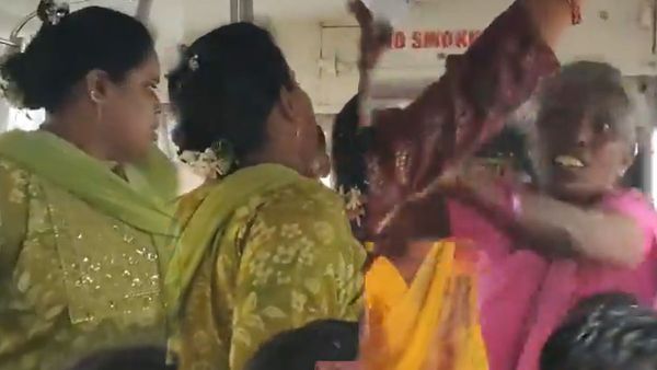 ఏపీలో ఉచిత బస్సు ప్రయాణం.. స్త్రీశక్తి సిగపట్ల పథకం (వీడియో)!