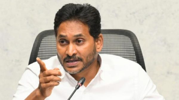 జగన్ కు లేఖ రాయడంతో పీక్స్ కు చేరిన వివాదం
