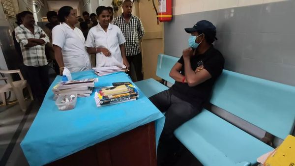 మారువేషంలో వెళ్లి మడకశిర ఎమ్మెల్యే మడతెట్టేశారు!