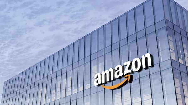 అమెజాన్ ఇండియాకు షాక్.. నాన్‌బెయిలబుల్‌ వారెంట్‌ జారీ!