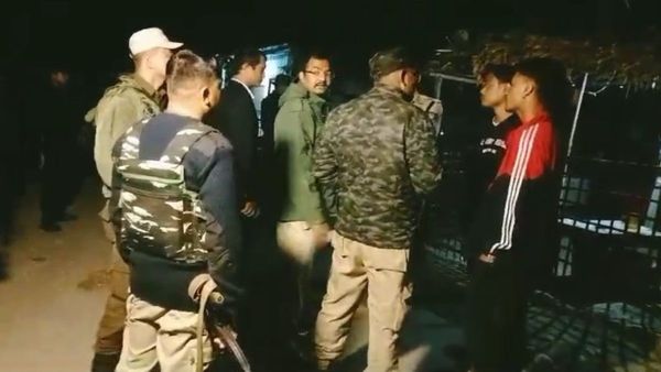 భారత ఆర్మీ క్యాంప్ పై దాడి: ట్రక్కులో..