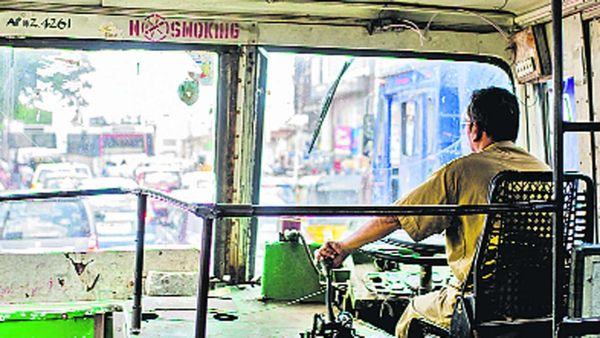 ఉచిత బస్సు ప్రయాణ భారం మోస్తున్న డ్రైవర్ లపై ఆర్టీసీ మరో కఠిన నిర్ణయం!