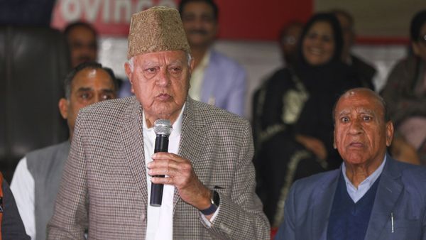 జమ్మూ కశ్మీర్ మాజీ సీఎంకు తీవ్ర అస్వస్థత!