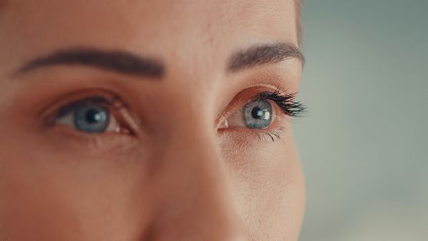 మీ కళ్లు తరచూ పొడిబారుతున్నాయా..? ఇలా చేయండి..!