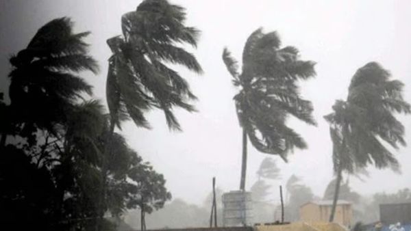 బంగాళాఖాతంలో వాయుగుండం: ఏపీలో ఈ జిల్లాలకు రెడ్, ఆరెంజ్ అలర్ట్ జారీ