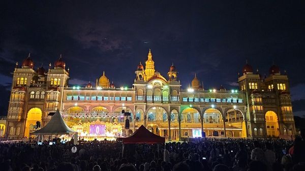 రెండు కళ్లూ చాలవు కదా..!!