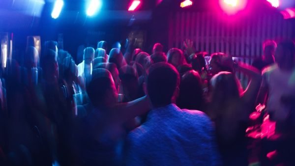 మద్యం, డ్రగ్స్‌తో 50 మంది మైనర్ల 