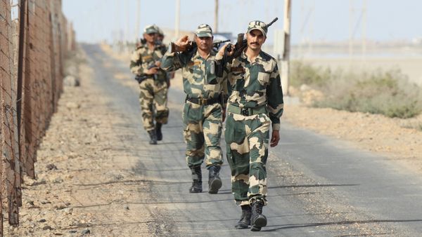 టెన్త్ పాసైన వారికి గోల్డెన్ ఛాన్స్.. రూ.69,100 జీతంతో ఉద్యోగాలు !!