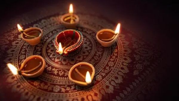 వాస్తు ప్రకారం ఇలా చేస్తే దీపావళి రోజు నుంచి సంపద వస్తుంది