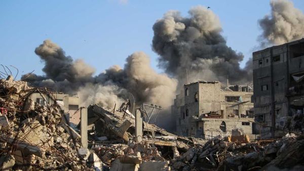 గాజాపై ఇజ్రాయెల్ బాంబుల వర్షం.. 104 మంది మృతి, 250 మందికి గాయాలు !!