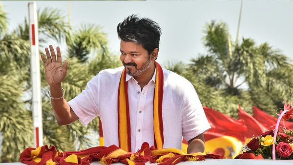 తమిళ రాజకీయాల్లో సంచలనం..విజయ్‌కు ఆ పార్టీ ఫుల్ సపోర్టు