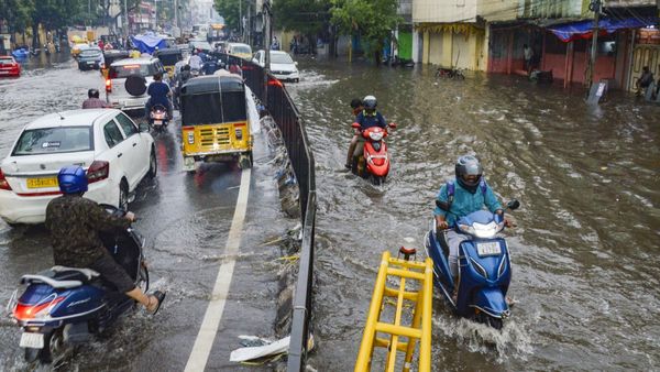ముంచుకొస్తోంది, మళ్లీ కుండపోత వానలు - ఈ జిల్లాలకు తాజా హెచ్చరిక..!!