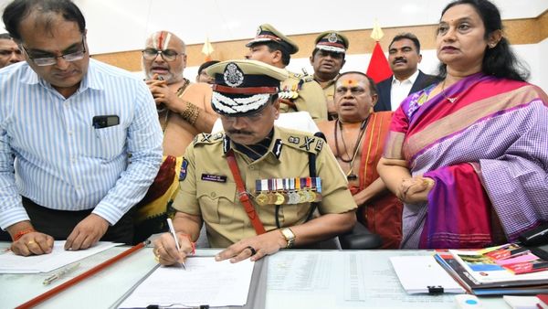 మీకే కాదు.. మాక్కూడా ఓ `బుక్` ఉంది