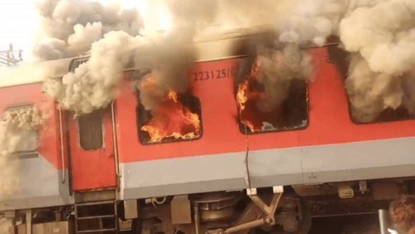 `గరీబ్ రథ్ ఎక్స్‌ప్రెస్` బోగీ భస్మీపటలం