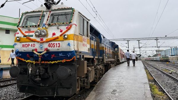 హైదరాబాద్ నుంచి ప్రత్యేక రైలు పొడిగింపు- హాల్ట్ స్టేషన్లు