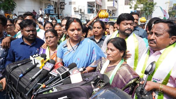 వీధి రౌడీలా రేవంత్ రెడ్డి.. వాళ్లకు క్షమాపణ చెప్పాలి!