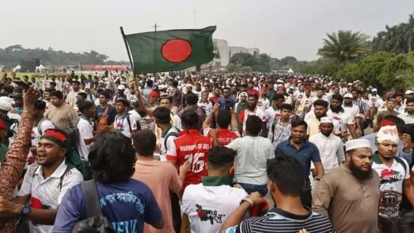 కనిపిస్తే కాల్చివేత.. బంగ్లాదేశ్ లో ఏం జరుగుతోంది..?