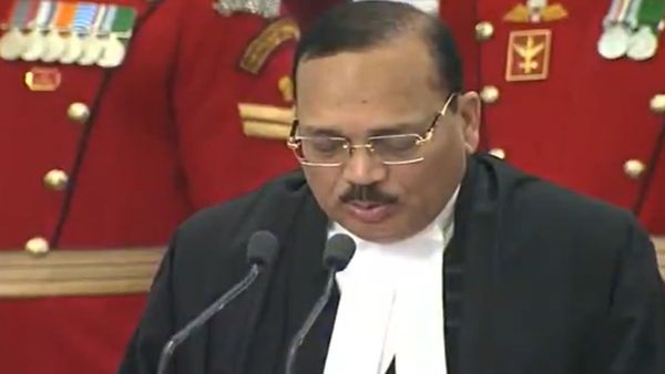 సుప్రీంకోర్టు కొత్త చీఫ్ జస్టిస్ ప్రమాణం- కొత్త బెంచ్ ల ఏర్పాటుకు హామీ