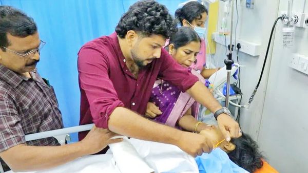 ఐసీయూలో ఒక్కటైన జంట.. కారణం తెలిస్తే షాక్..!