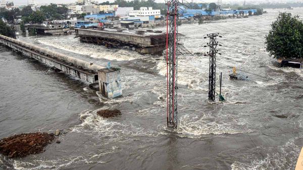 తెలంగాణాను టెన్షన్ పెడుతున్న వరుణుడు.. నేడు, రేపు ఈ జిల్లాల్లో వర్షాలు!