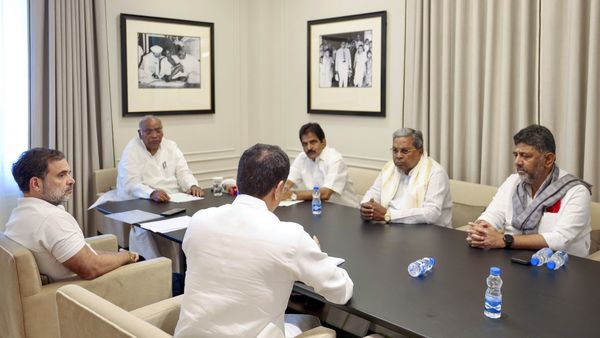 కర్ణాటక సీఎం పదవి వివాదం: ఖర్గే తుది సమాధానం ఇదే!