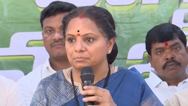 పిచ్చిపిచ్చిగా మాట్లాడితే తాట తీస్తా, కేసీఆర్ ఆప్తుడికి కవిత స్ట్రాంగ్ వార్నింగ్..!!