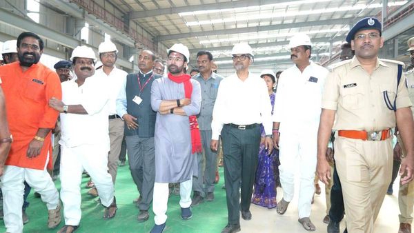 40 రైల్వే ప్రాజెక్ట్ లతో పాటు కోచ్ ఫ్యాక్టరీ.. తెలంగాణా పంట పండింది!