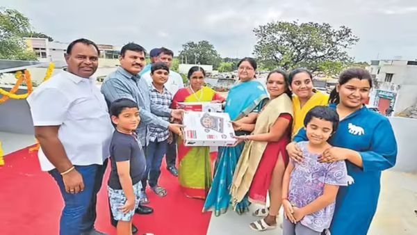 ఇండక్షన్ స్టవ్ లు, కుక్కర్లు ఉచిత పంపిణీ.. వారికి బంపర్ ఆఫర్!