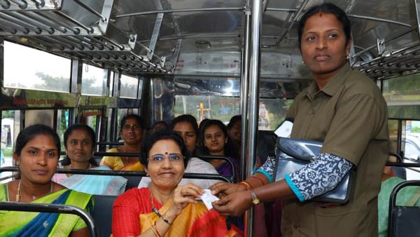 ఉచిత బస్సులో నారా భువనేశ్వరి ప్రయాణం, ఆధార్ అడగటంతో..!!