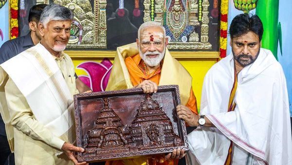 మోదీ కేబినెట్ లో ఏపీకి మరో బెర్తు - చంద్రబాబు ఛాయిస్, పవన్ కొత్త లెక్కలు..!!