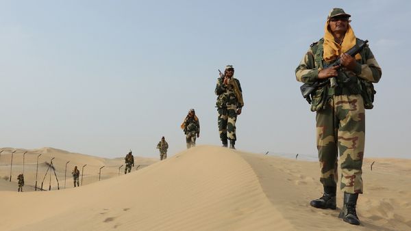 టెన్త్ అర్హతతో బీఎస్ఎఫ్ జాబ్స్.. మరో రెండు రోజులే గడువు !!