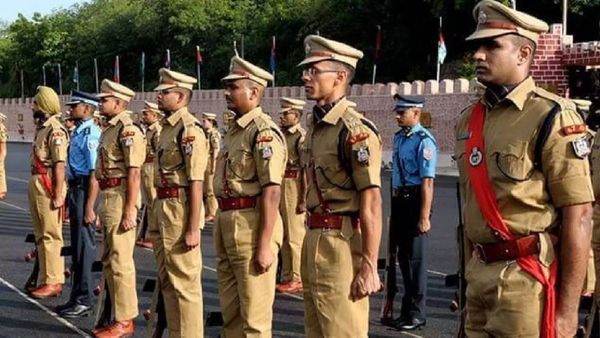 ఐపీఎస్‌ అధికారులకు ర్యాంకుల వారీగా నెలకు ఎంత జీతమో తెలుసా..!