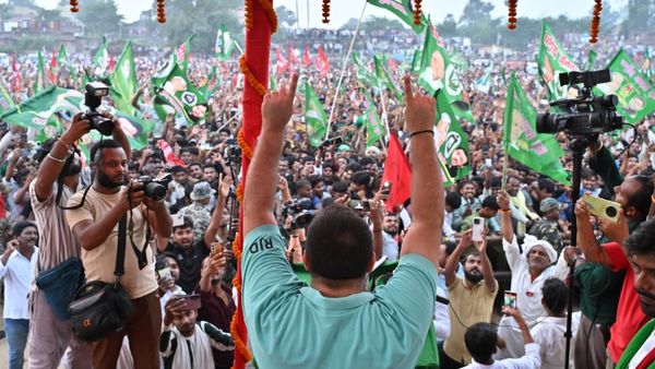 మహిళలకు ఏటా రూ.30 వేలు..!!