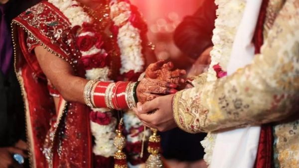 పెళ్లి పేరుతో మహిళ ఘరానా మోసం.. నగదు, బంగారంతో జంప్..