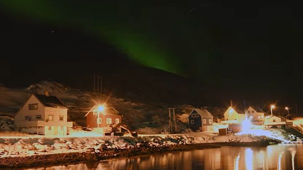 ఆ టౌన్ లో 65 రోజులు విచిత్ర చీకటి రాత్రులు: బయట అడుగు పెట్టాలంటే భయం