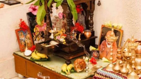 పూజ గదిలో దేవుడి ఫొటోలు ఎక్కువగా ఉంటే పాటించాల్సిన వాస్తు నియమాలు తెలుసా?