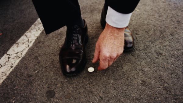 రోడ్డుపై వెళ్ళేటప్పుడు ఇవి చూస్తే మీరు నక్కతోక తొక్కినట్టే!